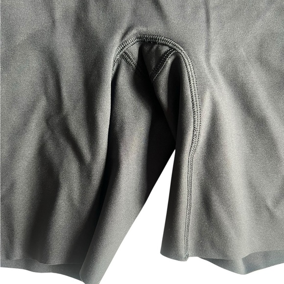 SKIMS Bonded Corset Short | NWT | Size SMALL | SOLD OUT & HARD TO FIND! - Picture 4 of 7